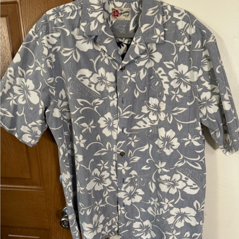 Hilo Hattie Blue and White Reverse Fabric Hawaiian Button Down Shirt